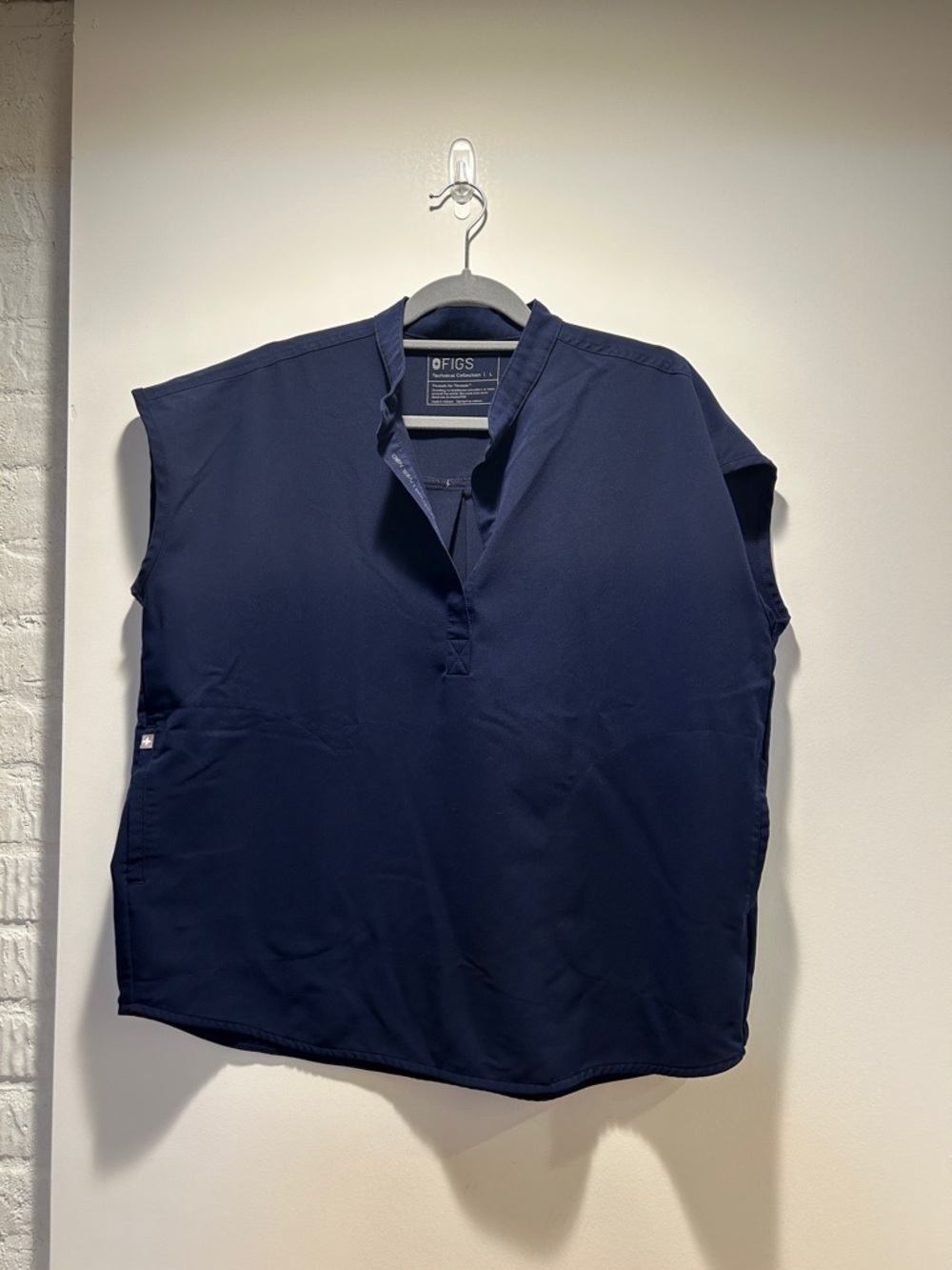 FIGS women’s Navy Rafaela Scrub Top